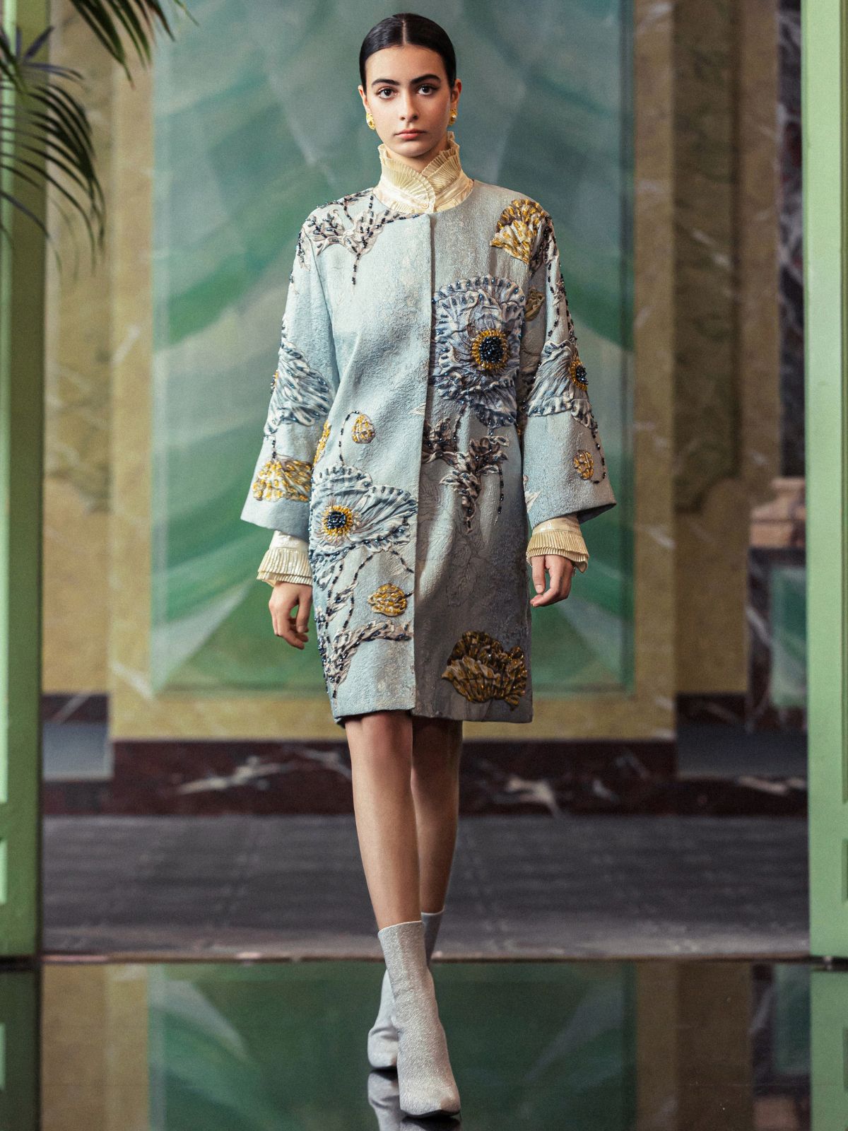 Aurélie – Veste Femme Brodée à Fleurs en Perles 3D